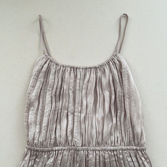 H&M beige crinkle dress with low back. Size S. NWT. - Picture 5 of 6